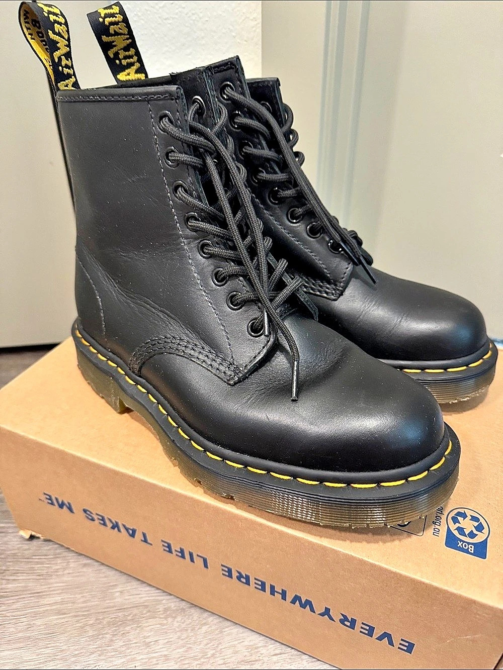 Dr. Martens 1460 Smooth Leather Lace Up Boots Black UK 6 / US 8